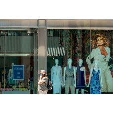 Компании одежды и обуви GUESS, CK сокращают расходы